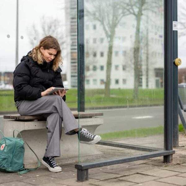 Photo Thoughtful woman